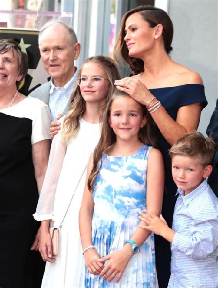 Ben Affleck & Jennifer Garner Take Family To Wedding Together – Pics – Hollywood Life