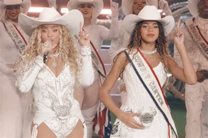 Beyonce Rocked a White Cowboy Hat to the Grammys & We Found a Similar One