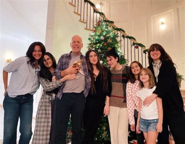 Bruce Willis Hangs Out With His Youngest Daughters In New Photo – Hollywood Life