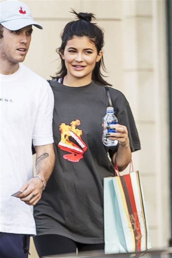 Celeb Moms Hiding Pregnancies — Pics