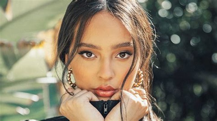 Faouzia’s ‘Wake Me When Its Over’ Is A Whole Mood Of A New Song – Hollywood Life