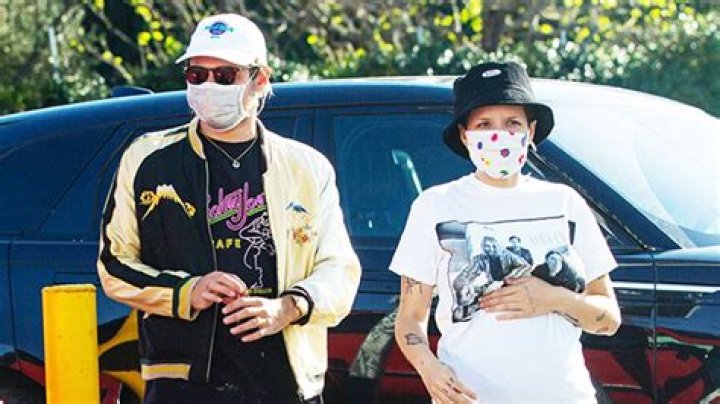 Halsey’s BF Alev Aydin Kisses Their Bare Baby Bump In Sweet New Photo