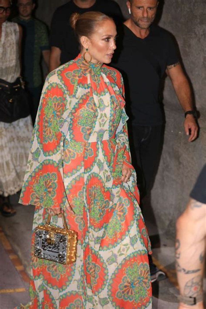 Jennifer Lopez Maxi Dress: Shop – Hollywood Life