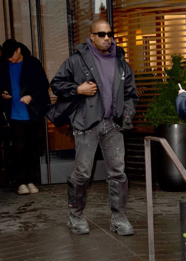 Kanye West Leaves NYC After Julia Fox Date: Photos – Hollywood Life