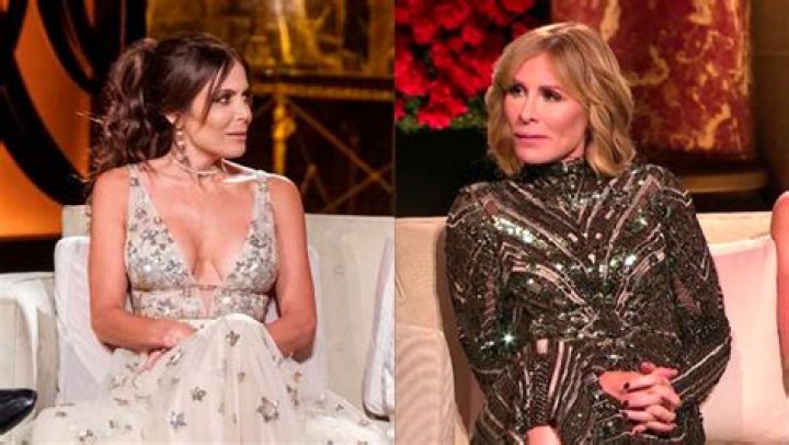 Bethenny Disses Carole As A ‘Bitch’ & ‘Moron’ — Reunion Recap – Hollywood Life