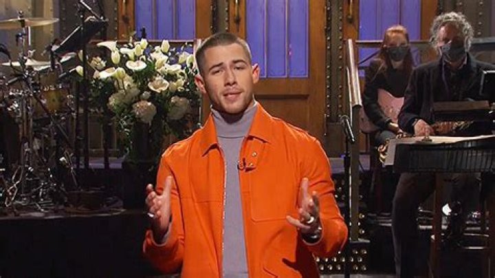 Nick Jonas’ Opening Monologue With Kevin — Video – Hollywood Life